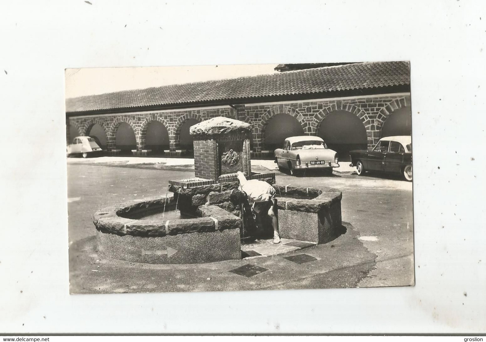 HASPARREN (BASSES PYRENEES) CARTE PHOTO LE PARKING ET LA FONTAINE - Hasparren