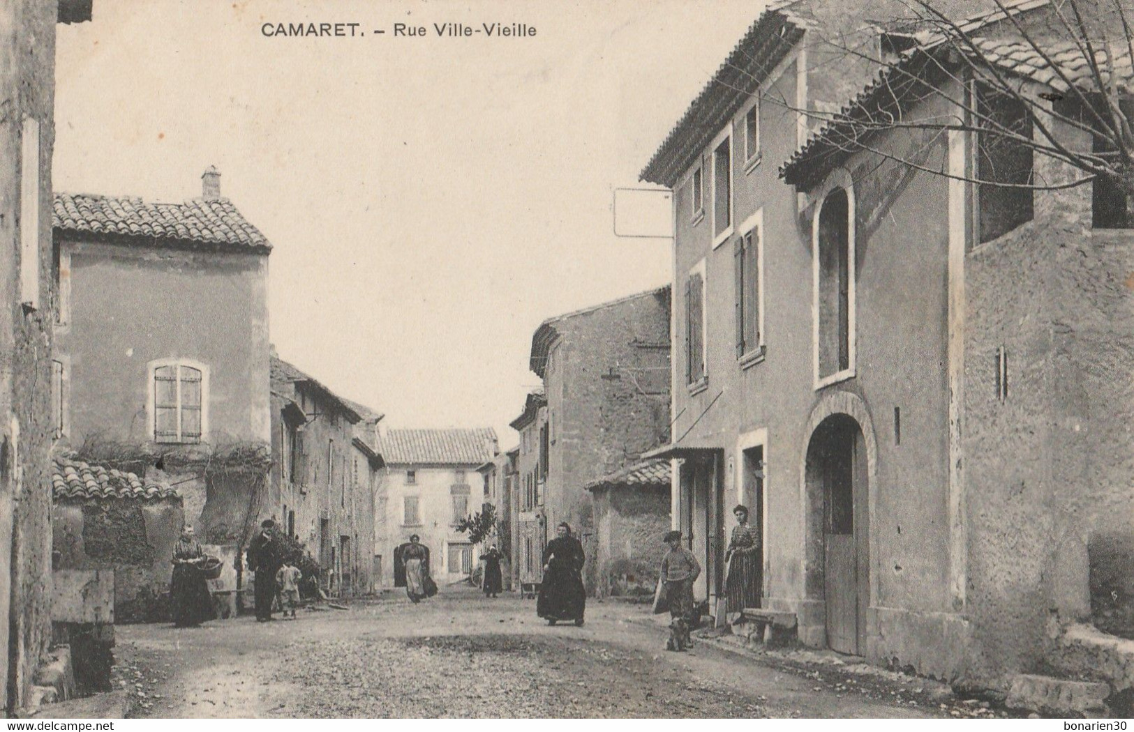 CPA 84  CAMARET RUE VILLE-VIEILLE ANIMEE - Camaret Sur Aigues