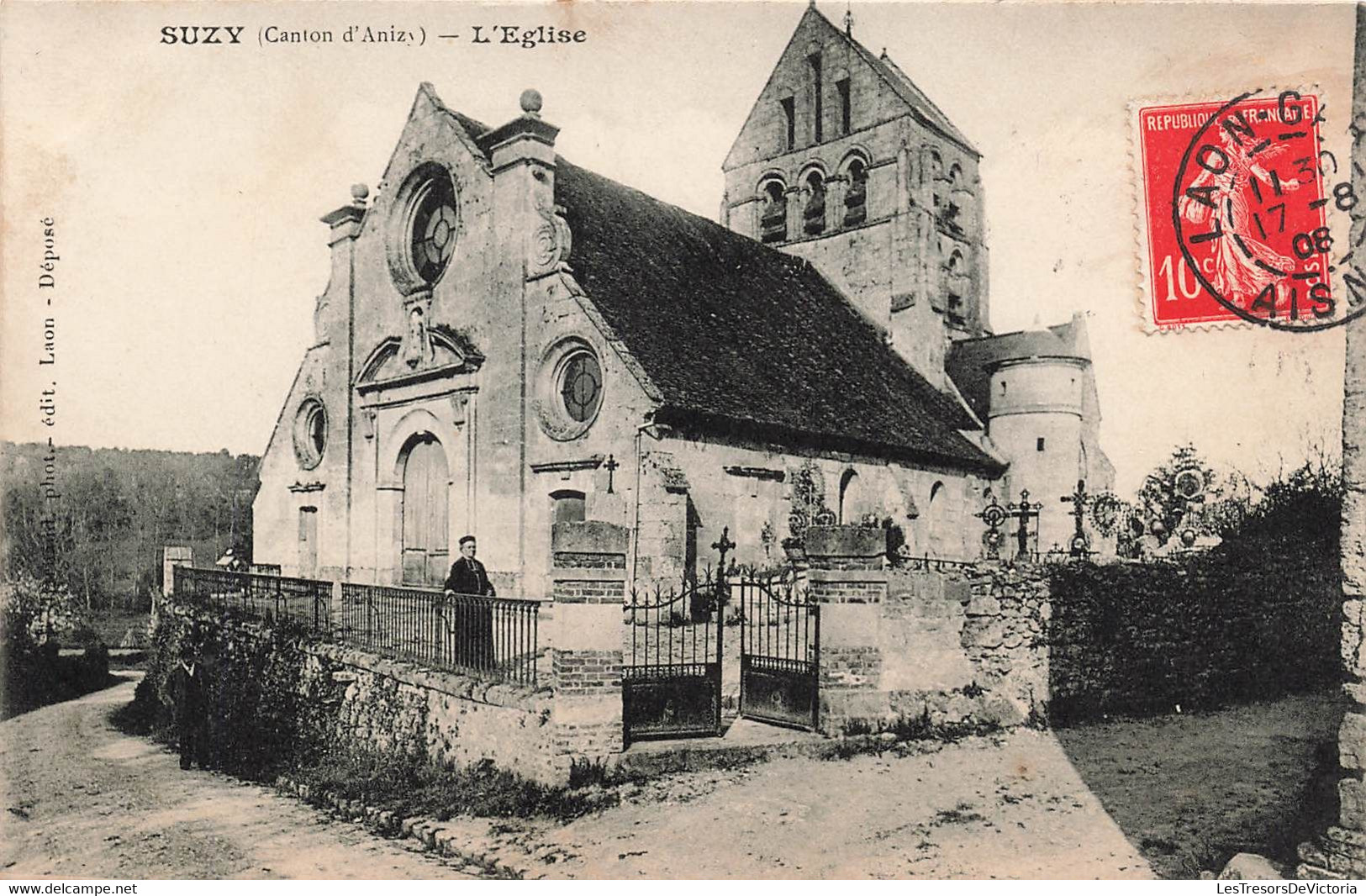 CPA Suzy - L'eglise - Curé Sur Le Parvis - Obliteration 1908 - Autres & Non Classés