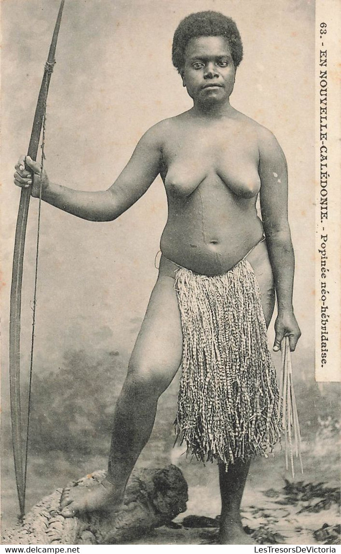 CPA NOUVELLE CALEDONIE - Popinée Néo Hebridaise - Femme Seins Nus Avec Pagne - Neukaledonien