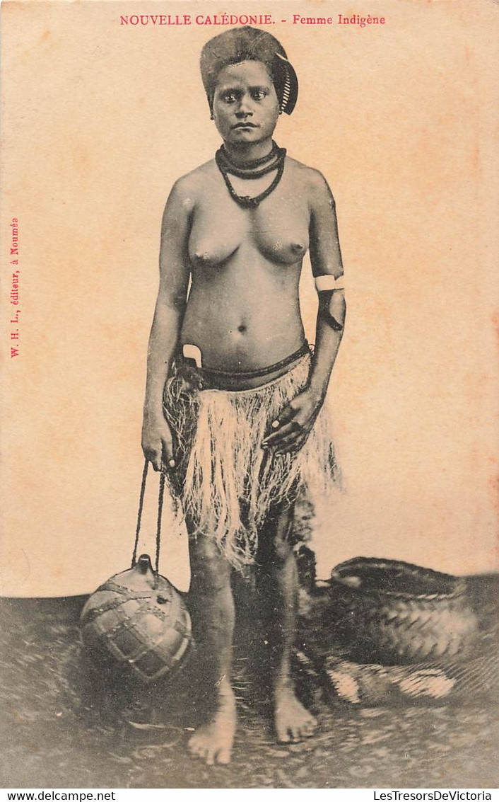 CPA NOUVELLE CALEDONIE - Femme Indigene - W H L Editeur - Femme Seins Nus Avec Pagne Et Collier - Nuova Caledonia