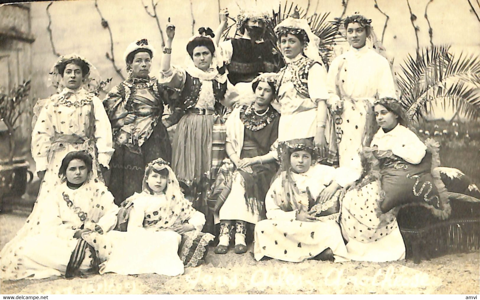 22-12-3462 Grèce / Salonique / Groupe De Personnes En Costumes  Carte Photo - Greece