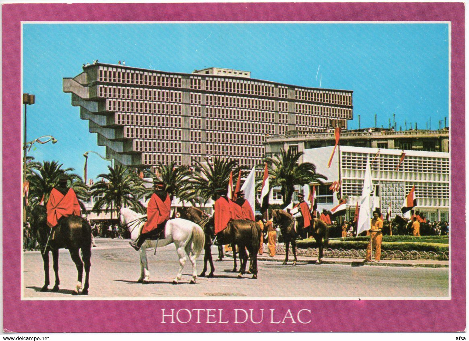 Tunisie -défilé Devant L'hôtel Du Lac à Tunis (années 70) - Carnaval