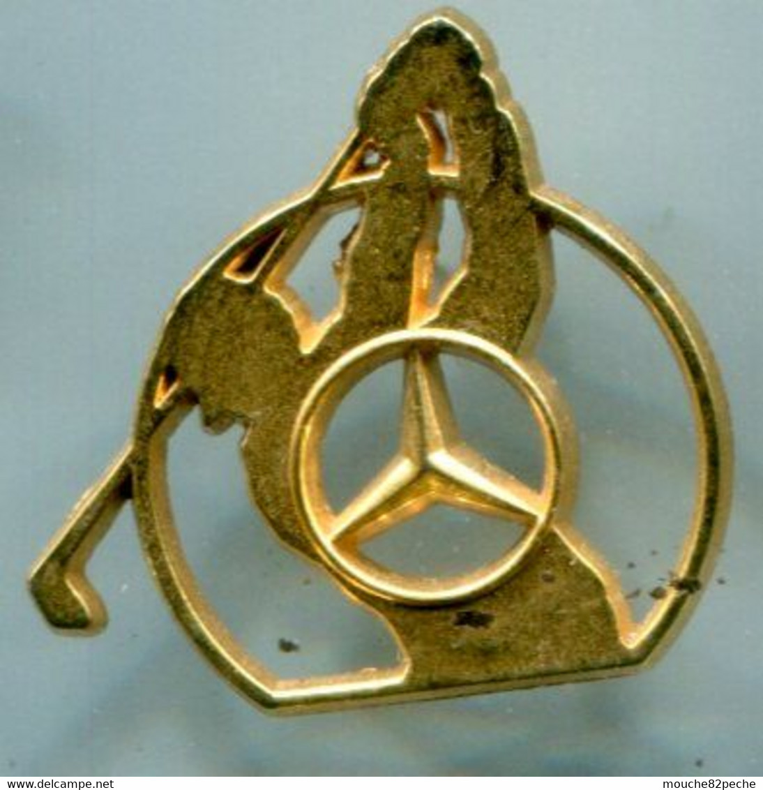 PIN'S  - GOLF - AUTOMOBILE - MERCEDES - SIGNE A.B. PARIS - Mercedes