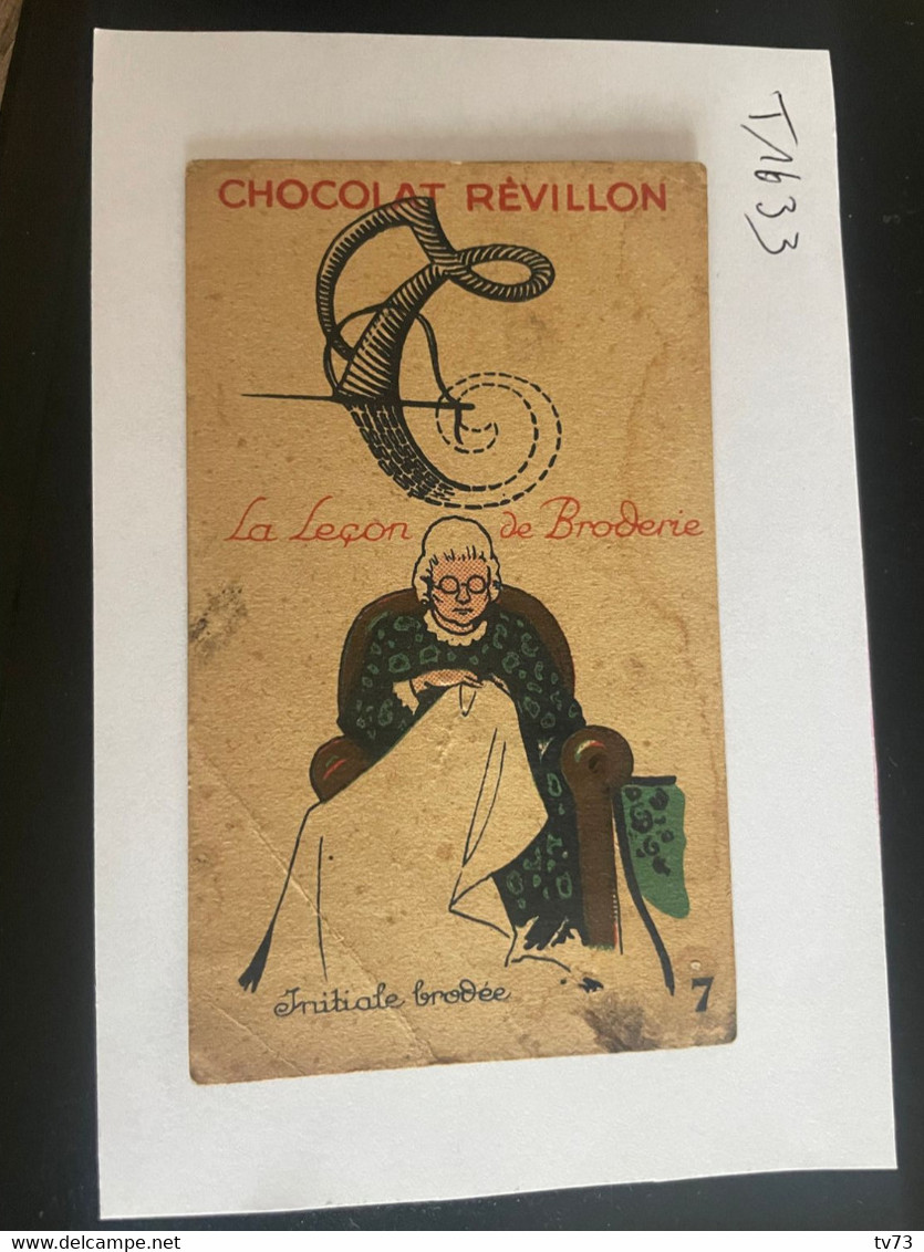 T1633 - Chromo - Chocolat REVILLON -  La Leçon De Broderie - N° 7 Initiale Brodée - Revillon