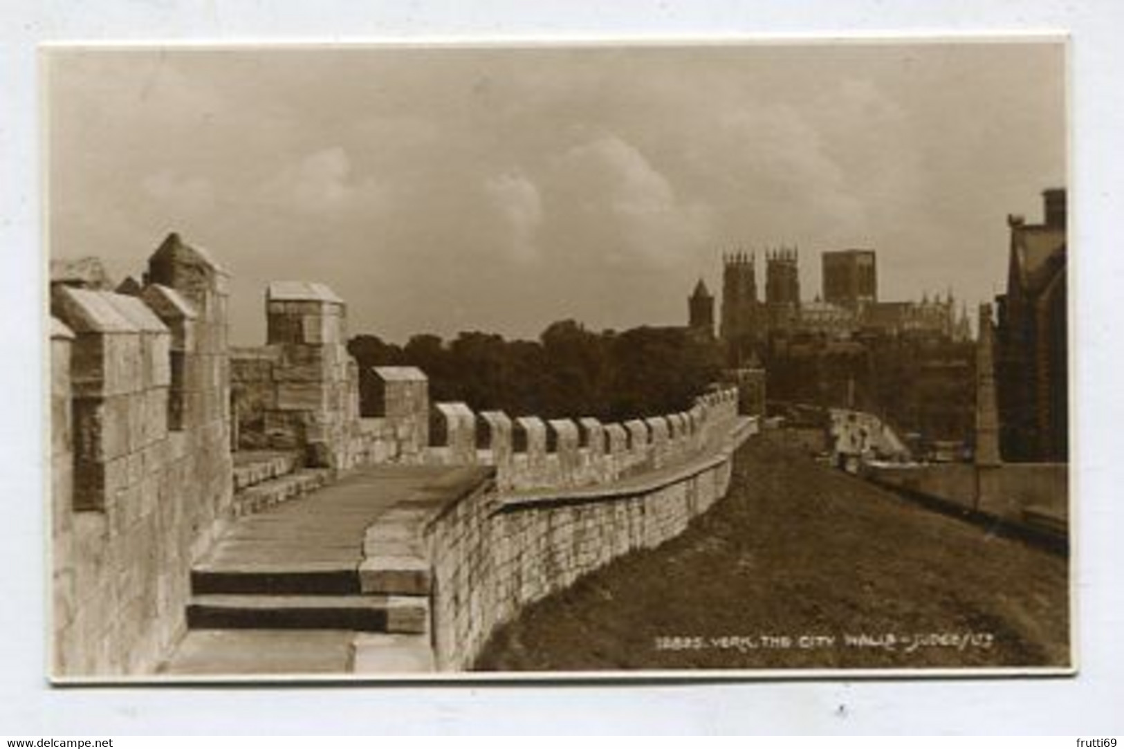 AK 099624 ENGLAND - York - The City Walls - York