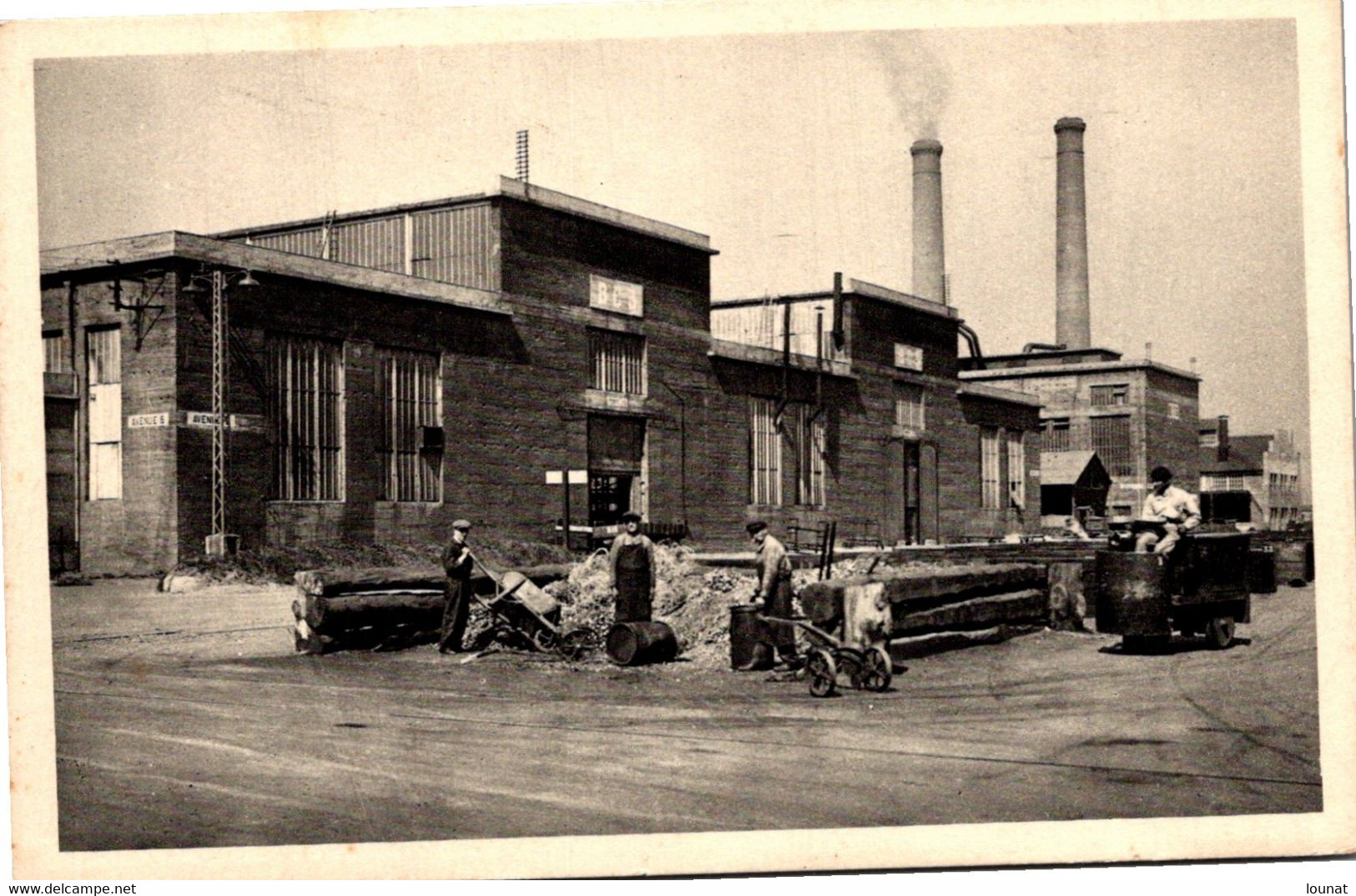 69 VENISSIEUX - Usines Berliet - Ateliers D'Emboutissage - Métier Industrie - Vénissieux