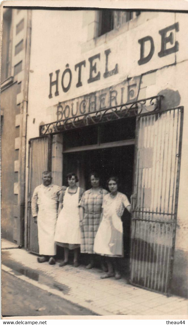 ¤¤  - FROSSAY   -  Carte-Photo D'un Groupe Devant L'Hôtel De L'Ancre  -  Boucherie    -   ¤¤ - Frossay