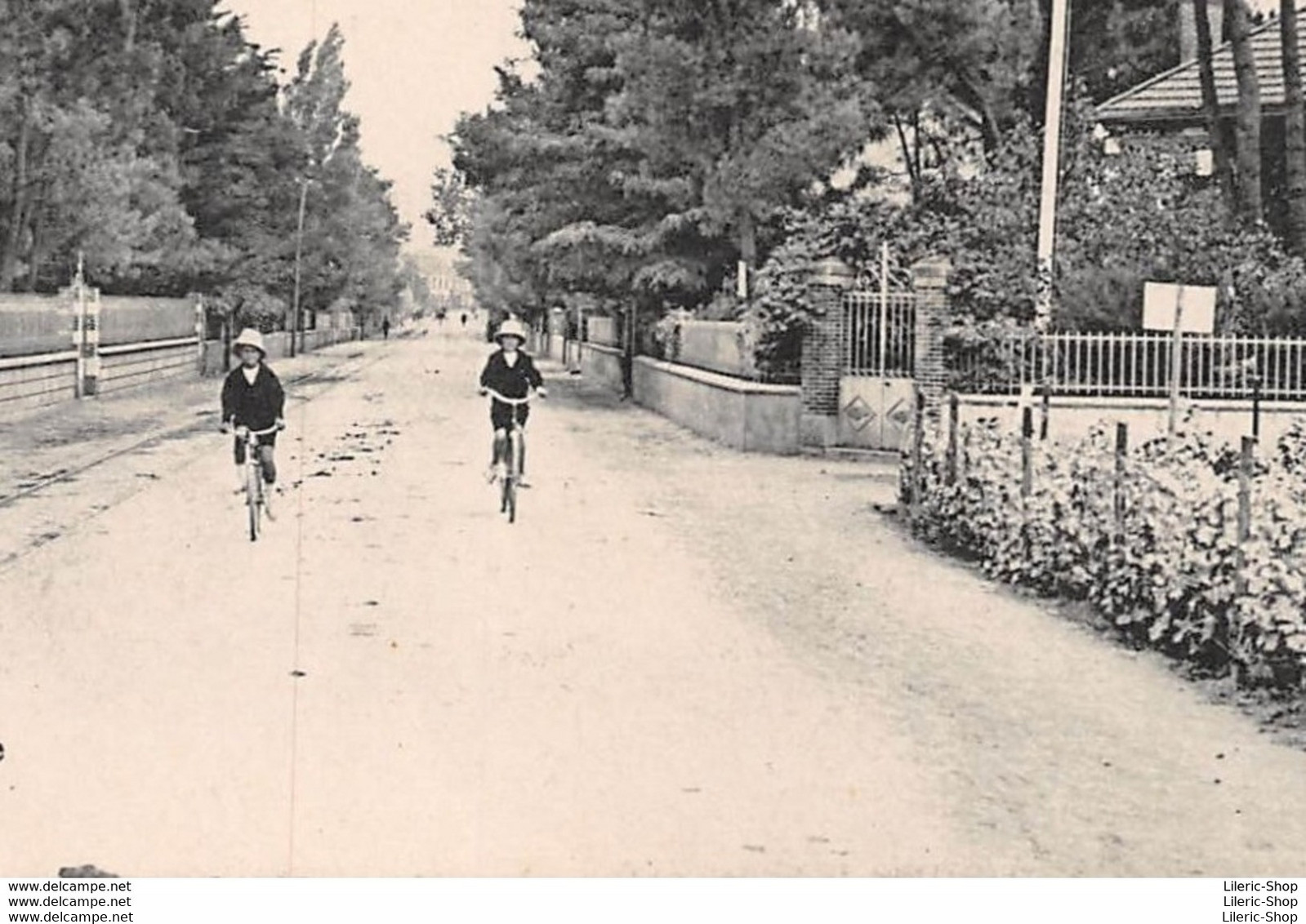 [44] SAINT-BRÉVIN-LES-PINS -CYCLISTES - AVENUE DE MINDIN PRÈS L'AVENUE DE L'OCÉAN CPA ± 1920 ♦♦♦ - Saint-Brevin-les-Pins