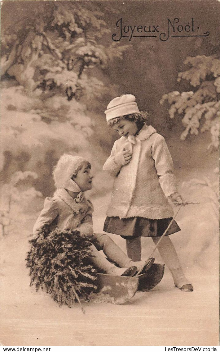 CPA Noel - Deux Petites Filles Sur Une Luge Avec Un Sapin - Neige - Joyeux Noel - Andere & Zonder Classificatie