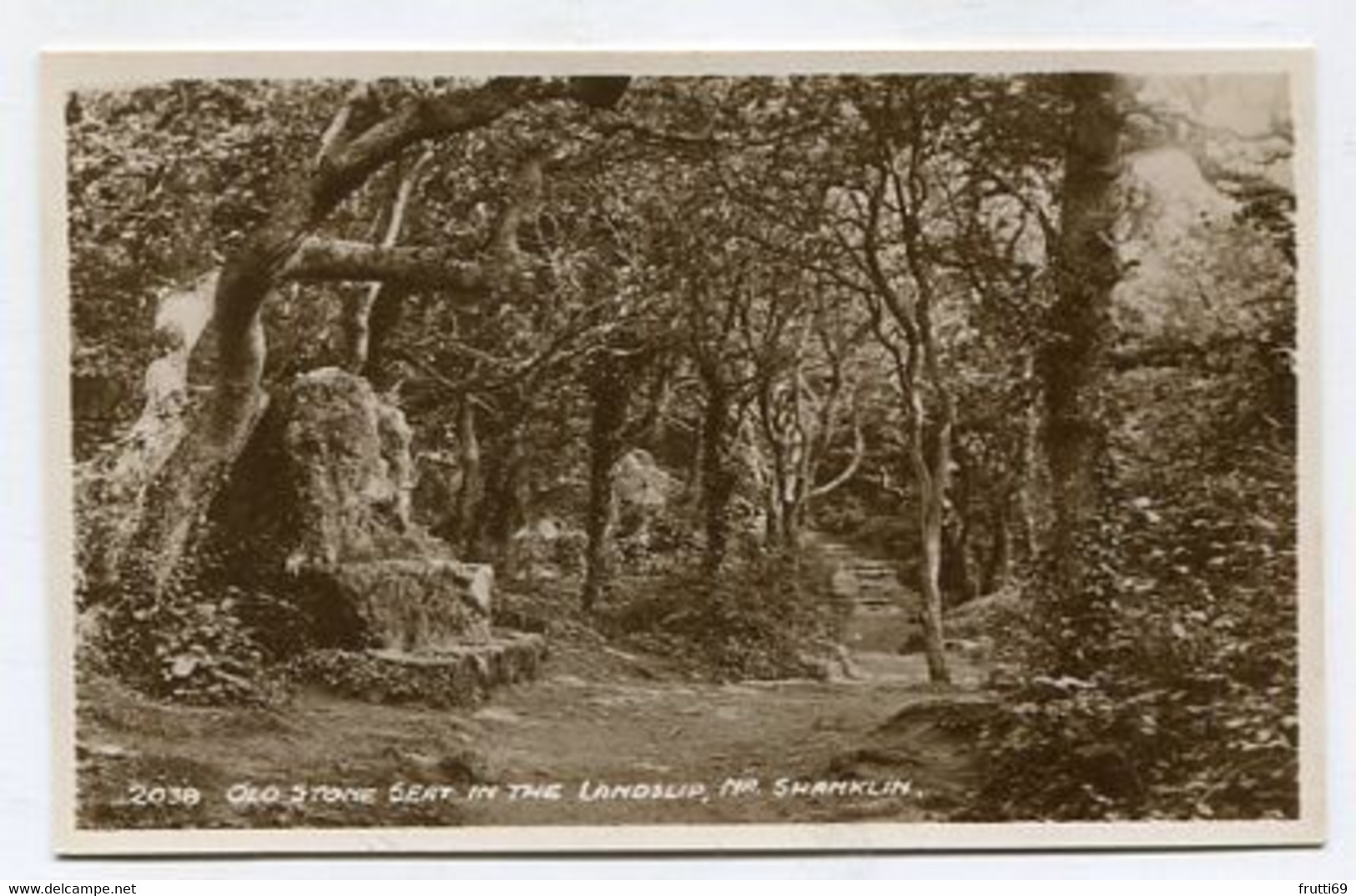 AK 099685 ENGLAND - Old Stone Seat In The Landslip Nr. Shanklin - Shanklin