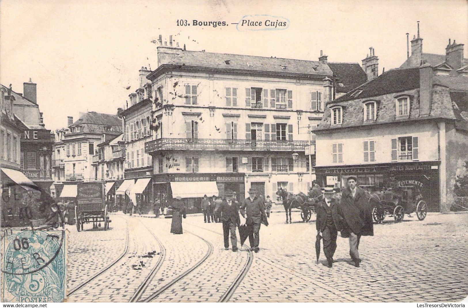 CPA - France - 18 - BOURGES - Place Cujas - Animée - Bourges