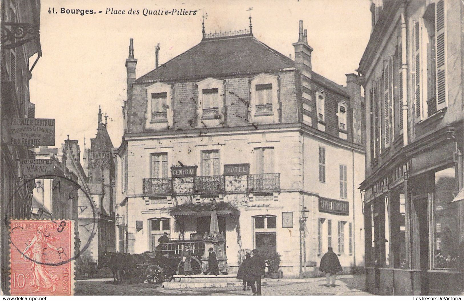 CPA - France - 18 - BOURGES - Place Des Quatre Piliers - Central Hôtel - Animée - Bourges