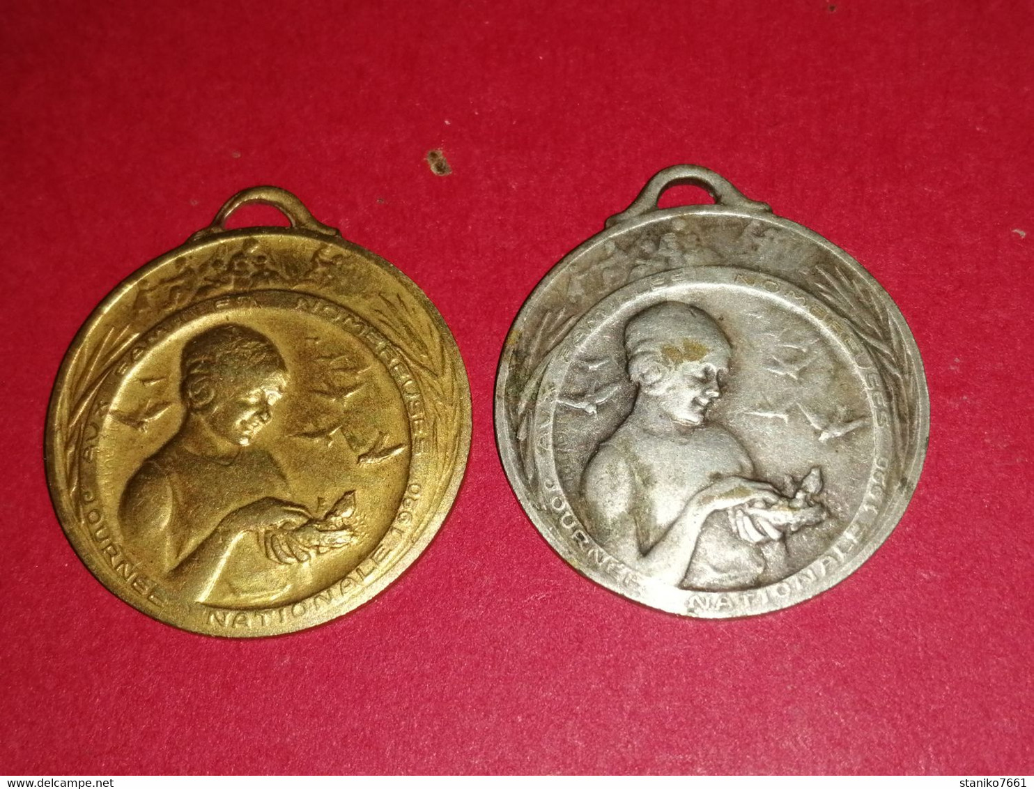 MEDAILLE FAMILLES NOMBREUSES DOREES ET ARGENTEES 1920 /1930 ? - Altri & Non Classificati