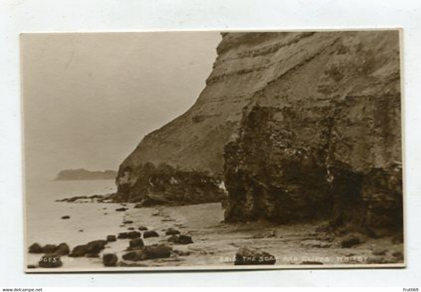 AK 099782 ENGLAND - Whitby - The Scarand Cliffs - Whitby
