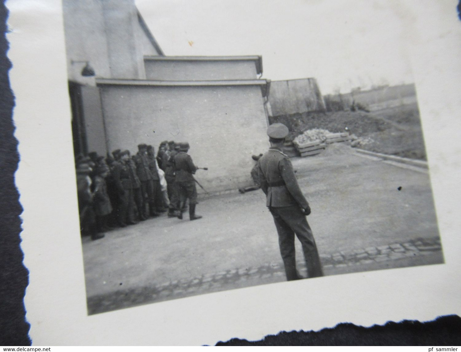 Original Kleines Foto Zeit Des 3.Reich Um 1940 Soldaten Der Wehrmacht In Uniform / Kaserne ?! - War, Military