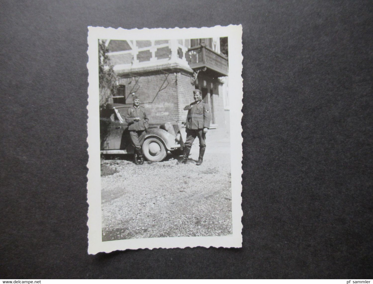 Original Kleines Foto Zeit Des 3.Reich Um 1940 Soldaten Der Wehrmacht In Uniform Vor Auto / Kraftfahrzeug - War, Military