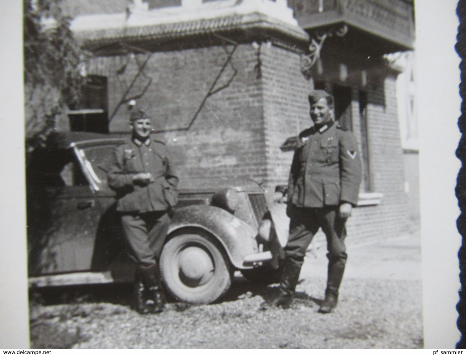 Original Kleines Foto Zeit Des 3.Reich Um 1940 Soldaten Der Wehrmacht In Uniform Vor Auto / Kraftfahrzeug - War, Military