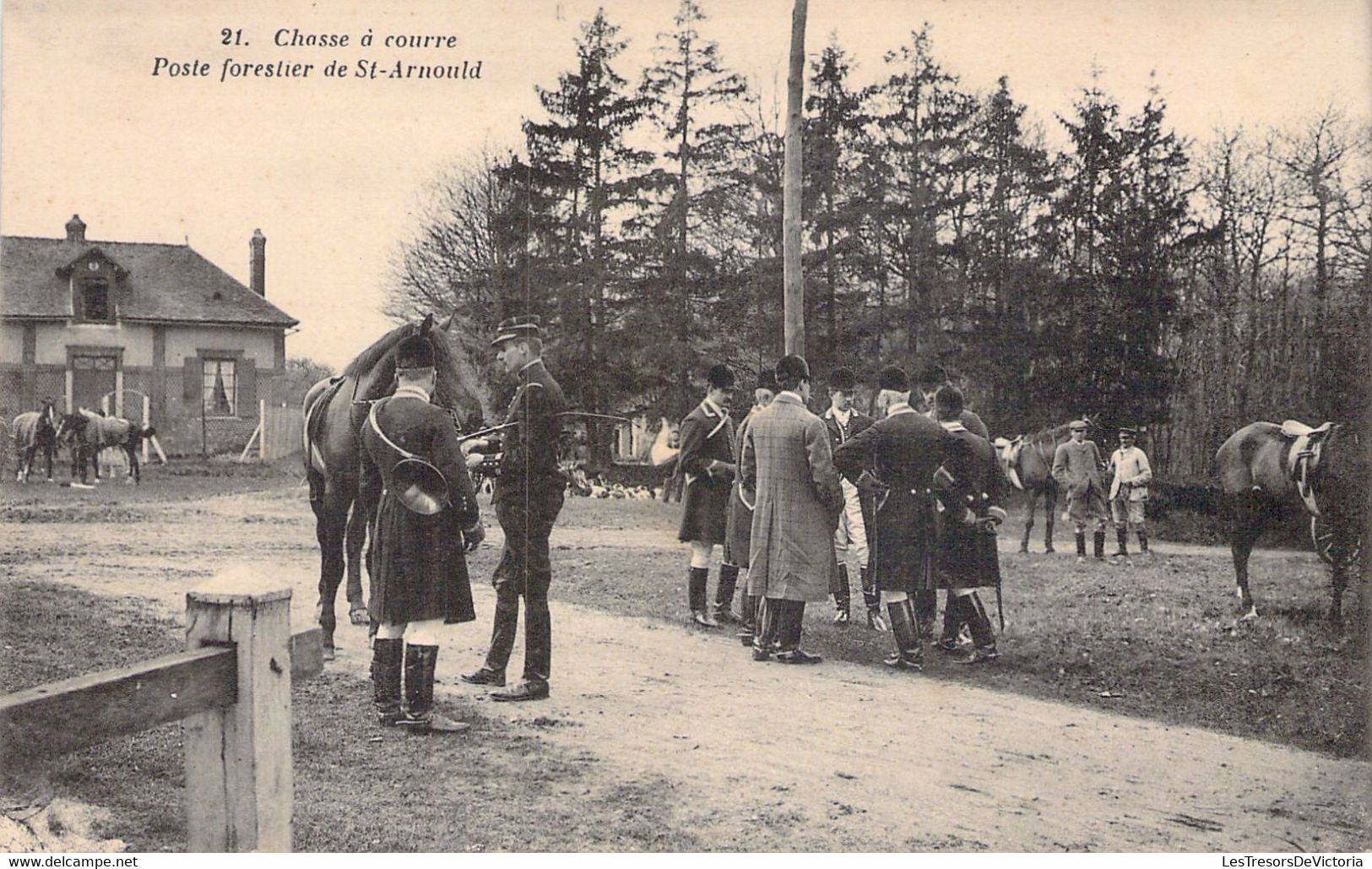 CPA - FRANCE - Chasse - Chasse à Courre - Poste Forestier De St Arnould - Caccia