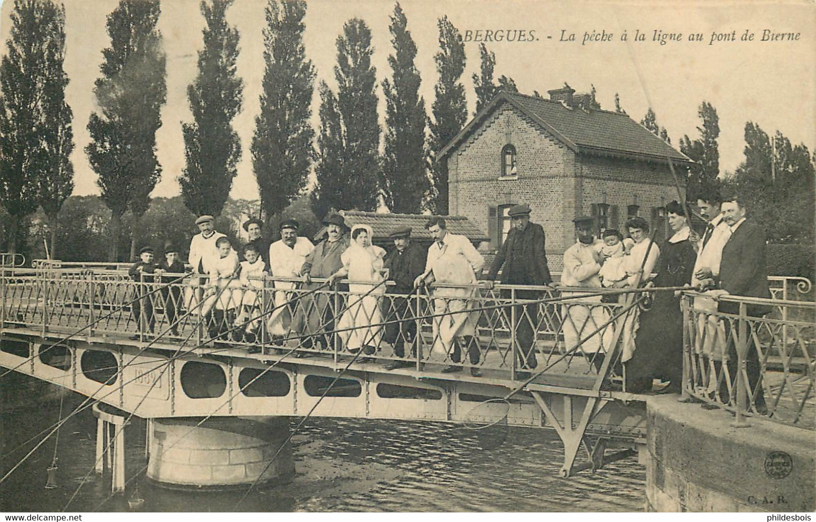 NORD  BERGUES  La Peche A La Ligne Au Pont - Bergues