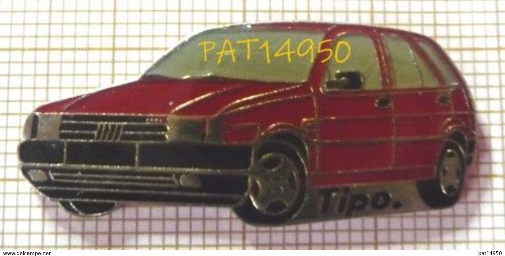 PAT14950 FIAT TIPO ROUGE  écrit Tipo.  En Version EPOXY - Fiat