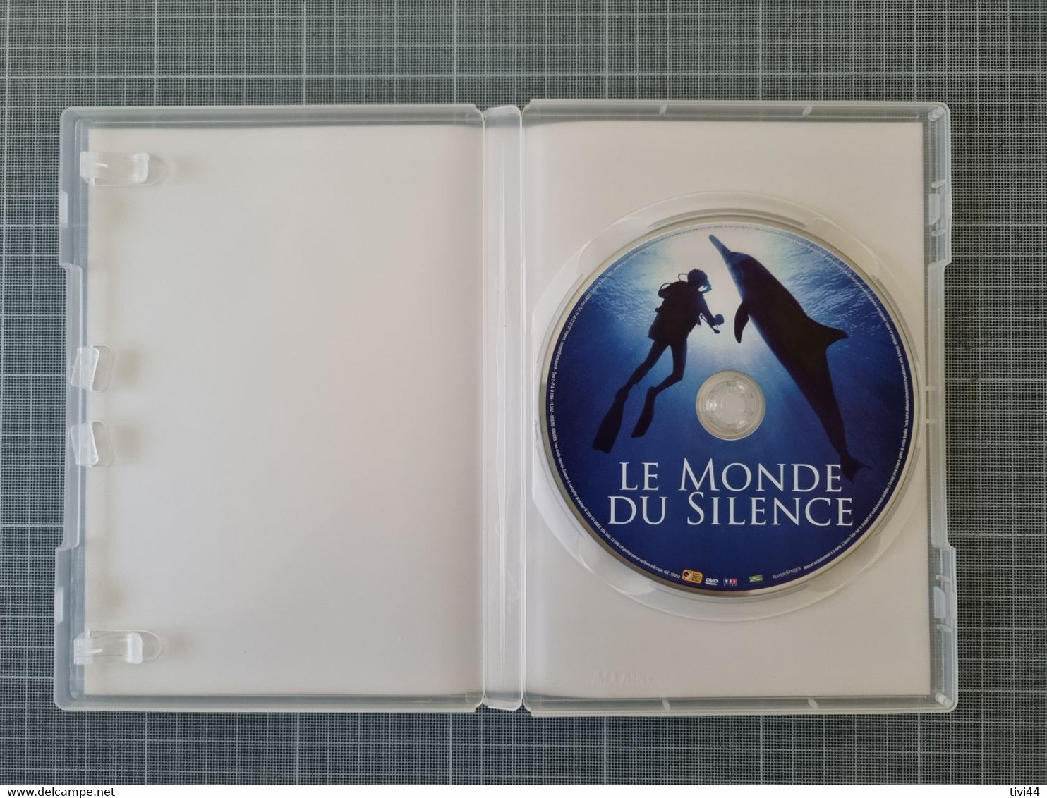 LOT 2 DVD HIMALAYA L'ENFANCE D'UN CHEF + LE MONDE DU SILENCE - Documentaires