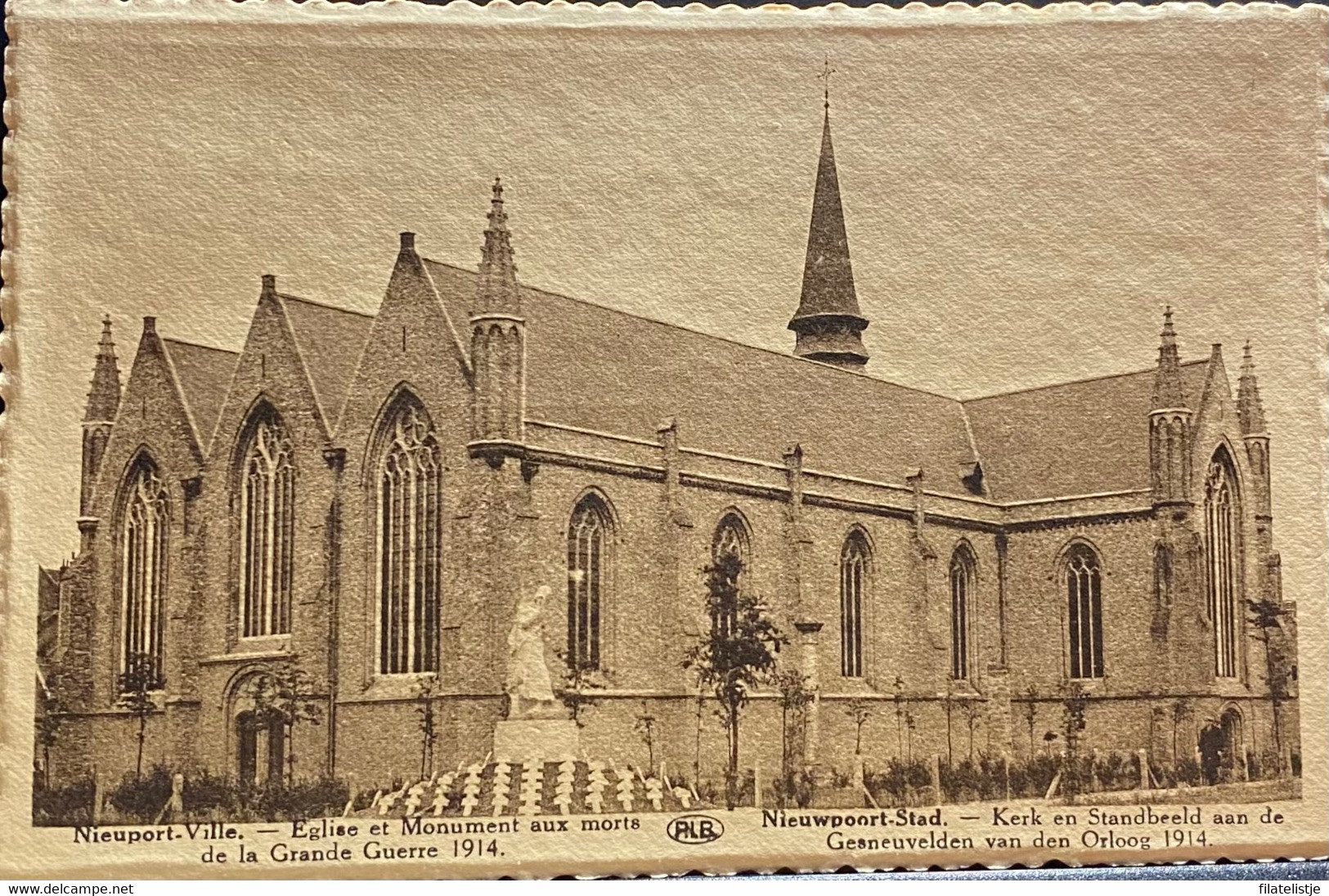 Nieuwpoort O.L. Vrouwekerk En Monument Der Gesneuvelden 1914 Niet Gelopen - Nieuwpoort
