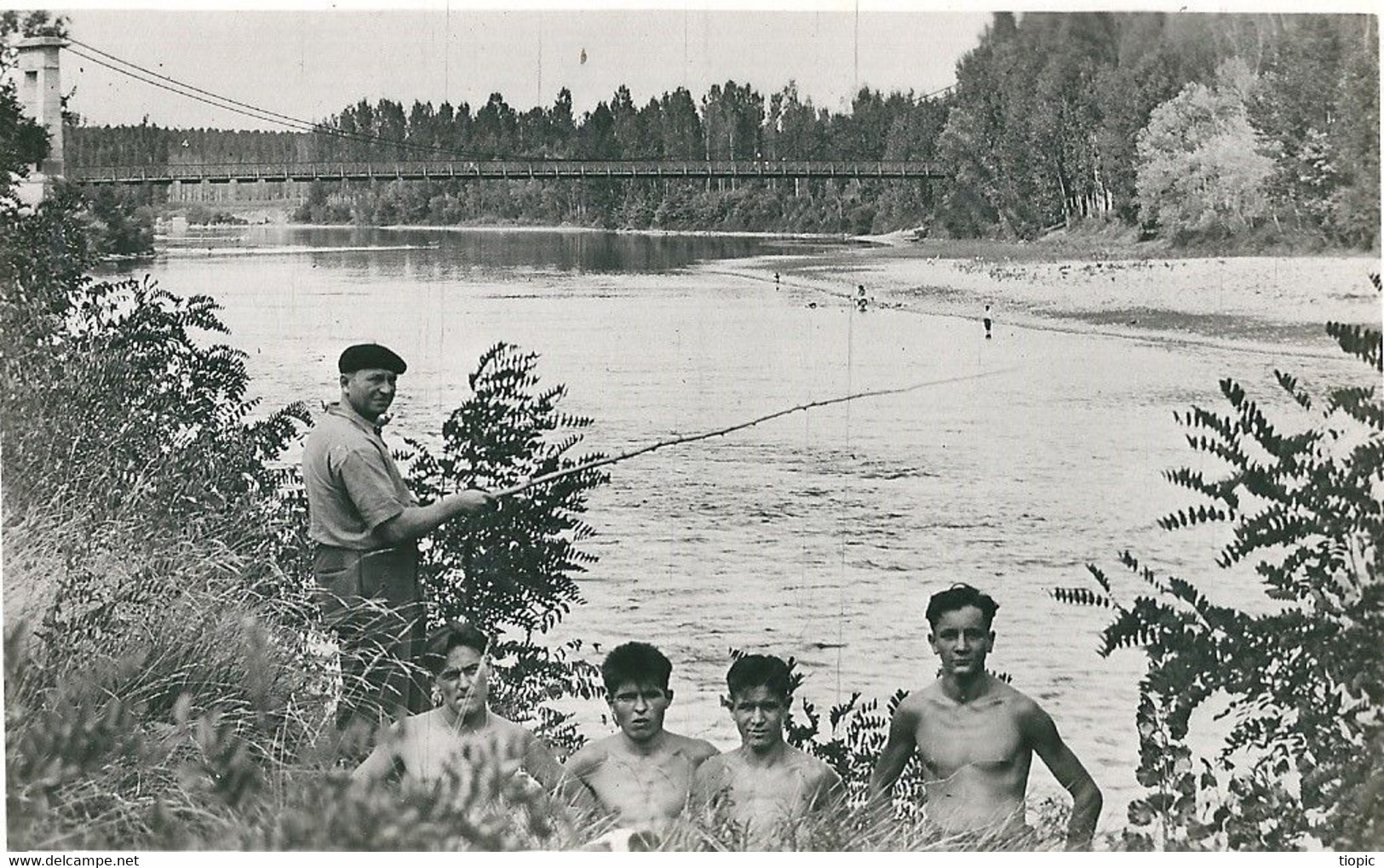 Carte Photo Glaçée  N Et B  De  VERDUN-sur-GARONNE ( 82 )  Le Pont Suspendu, Bords De La Garonne ( Pecheurs à Identifier - Verdun Sur Garonne