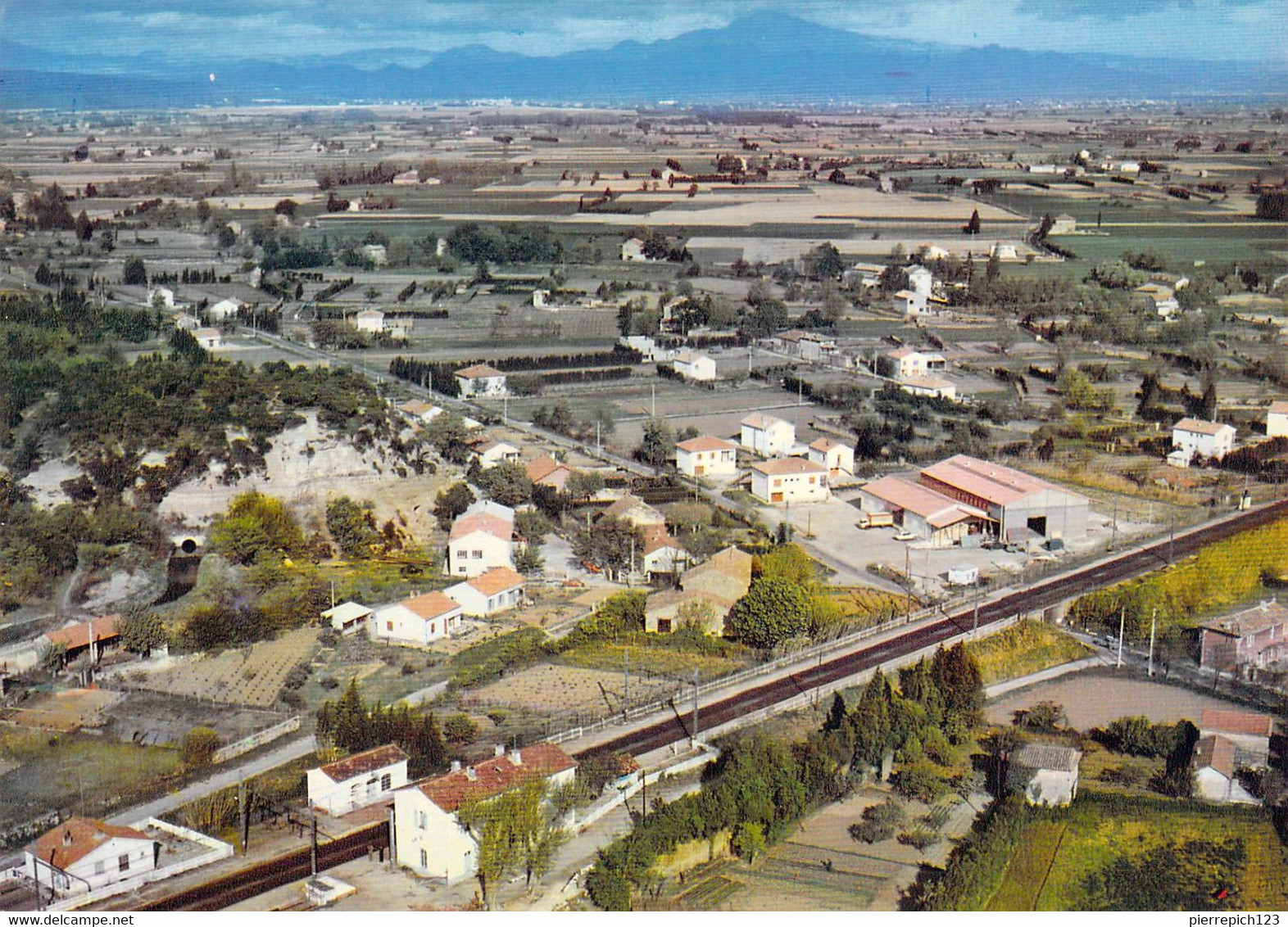 84 - Piolenc - Le Quartier De La Gare - Au Fond, Sérignan Et Le Mont Ventoux - Vue Aérienne - Piolenc