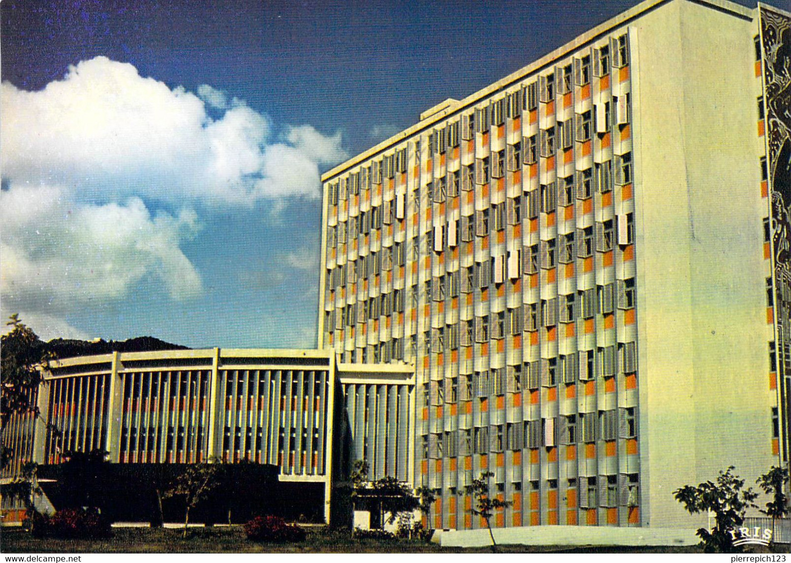 Saint Denis - Caisse Générale De La Sécurité Sociale - Saint Denis