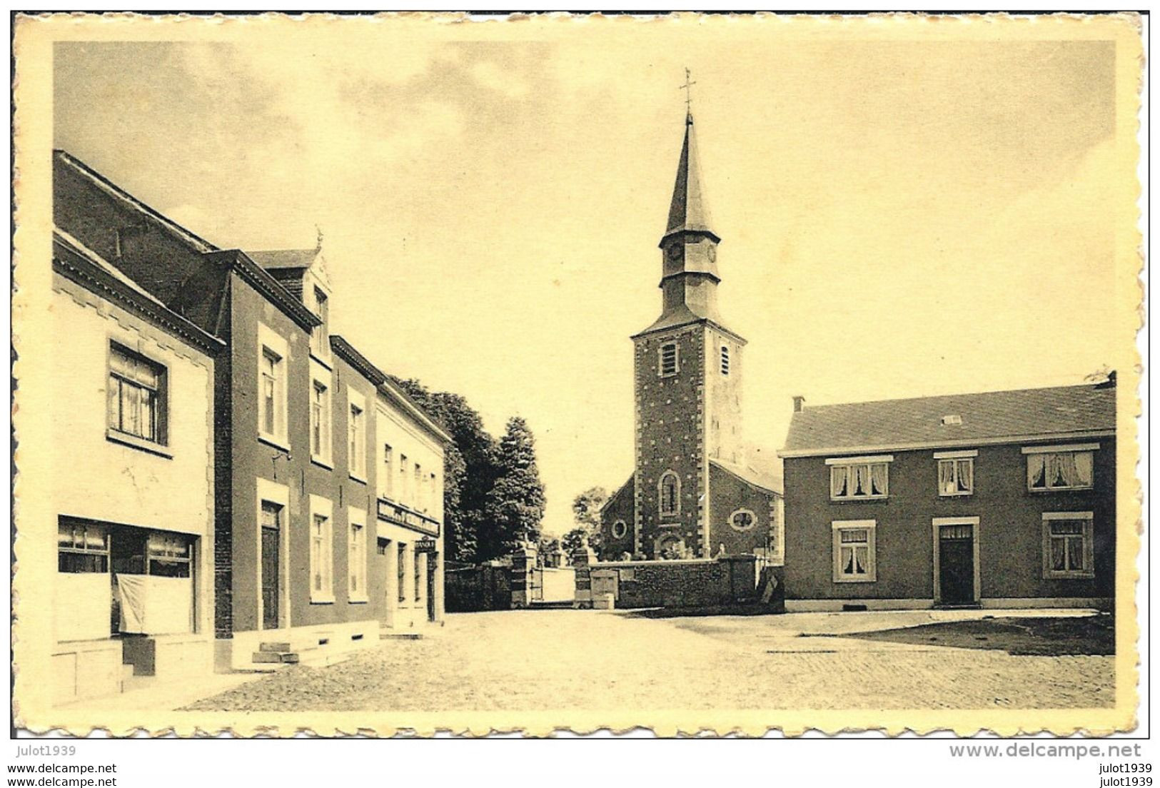 EGHEZEE ..-- Place De L ' Eglise . Vers BERTRIX ( Melles  DIDIER - MARTIN ) . Voir Verso . - Eghezée