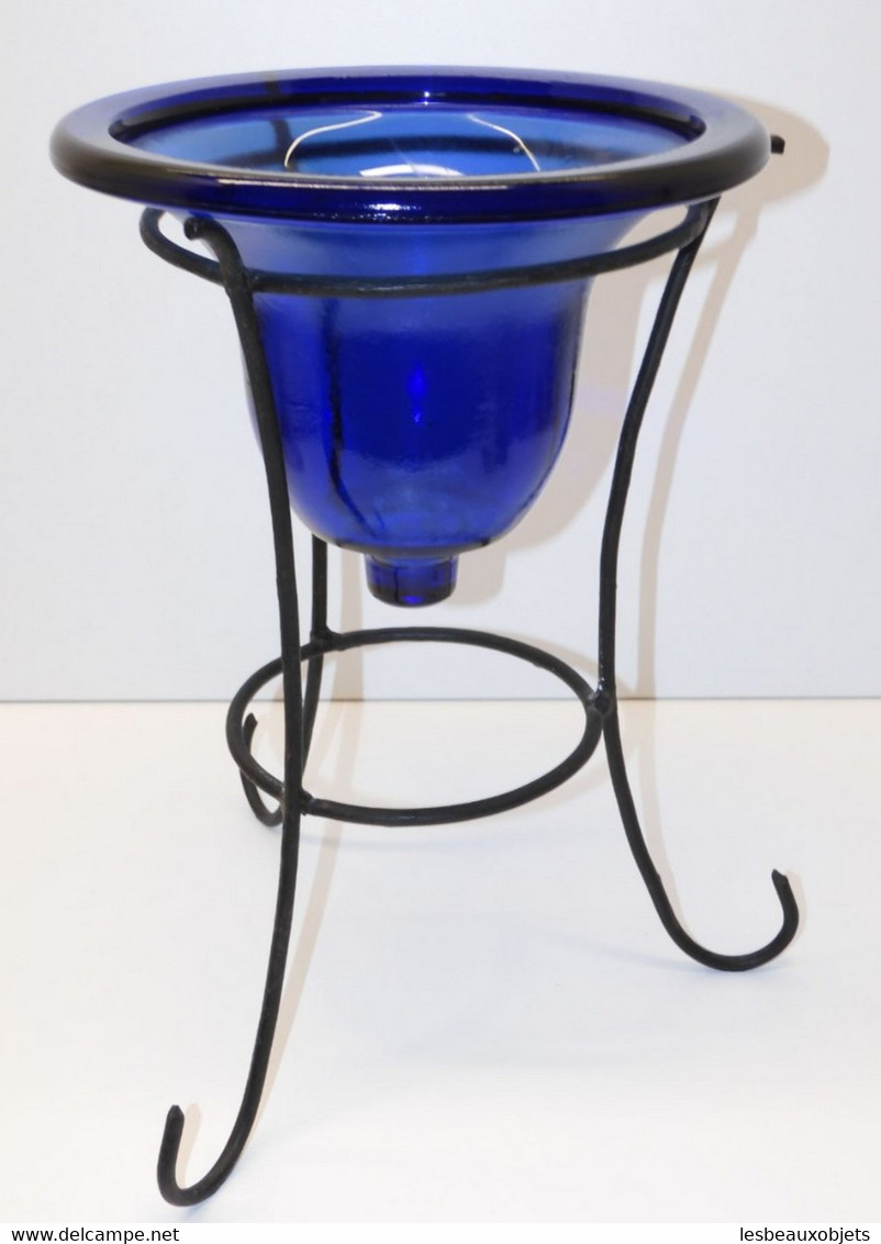 *VASE ou COUPE en VERRE EPAIS BLEU sur MONTURE Métal peint Noir XXe déco   E