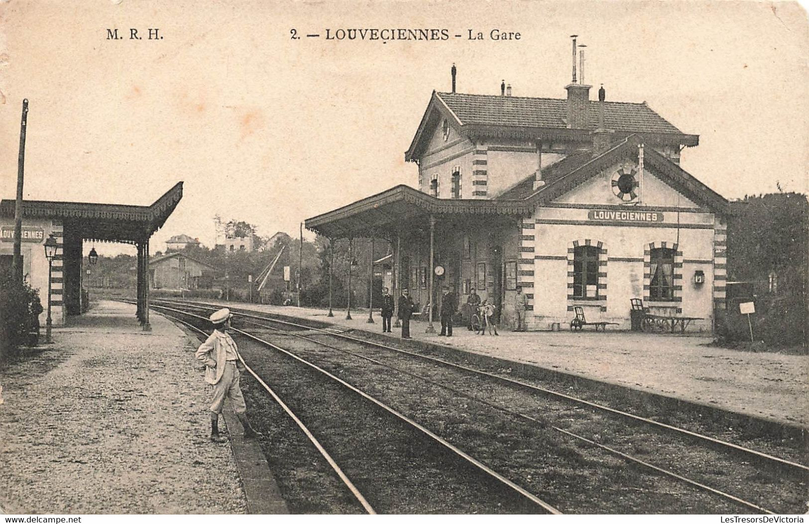 CPA Louveciennes - La Gare - Animé - - Louveciennes