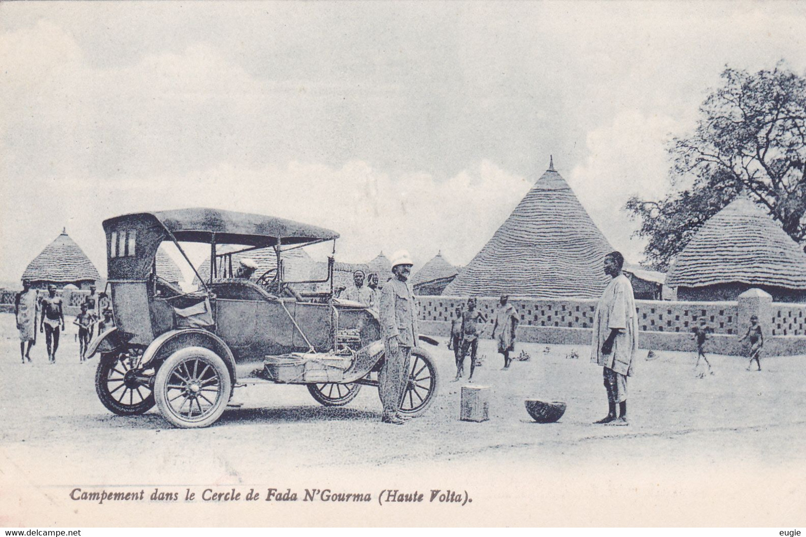 1651/ Campement Dans Le Cercle De Fada N'Gourma ( Haute Volta) Oude Auto - Burkina Faso