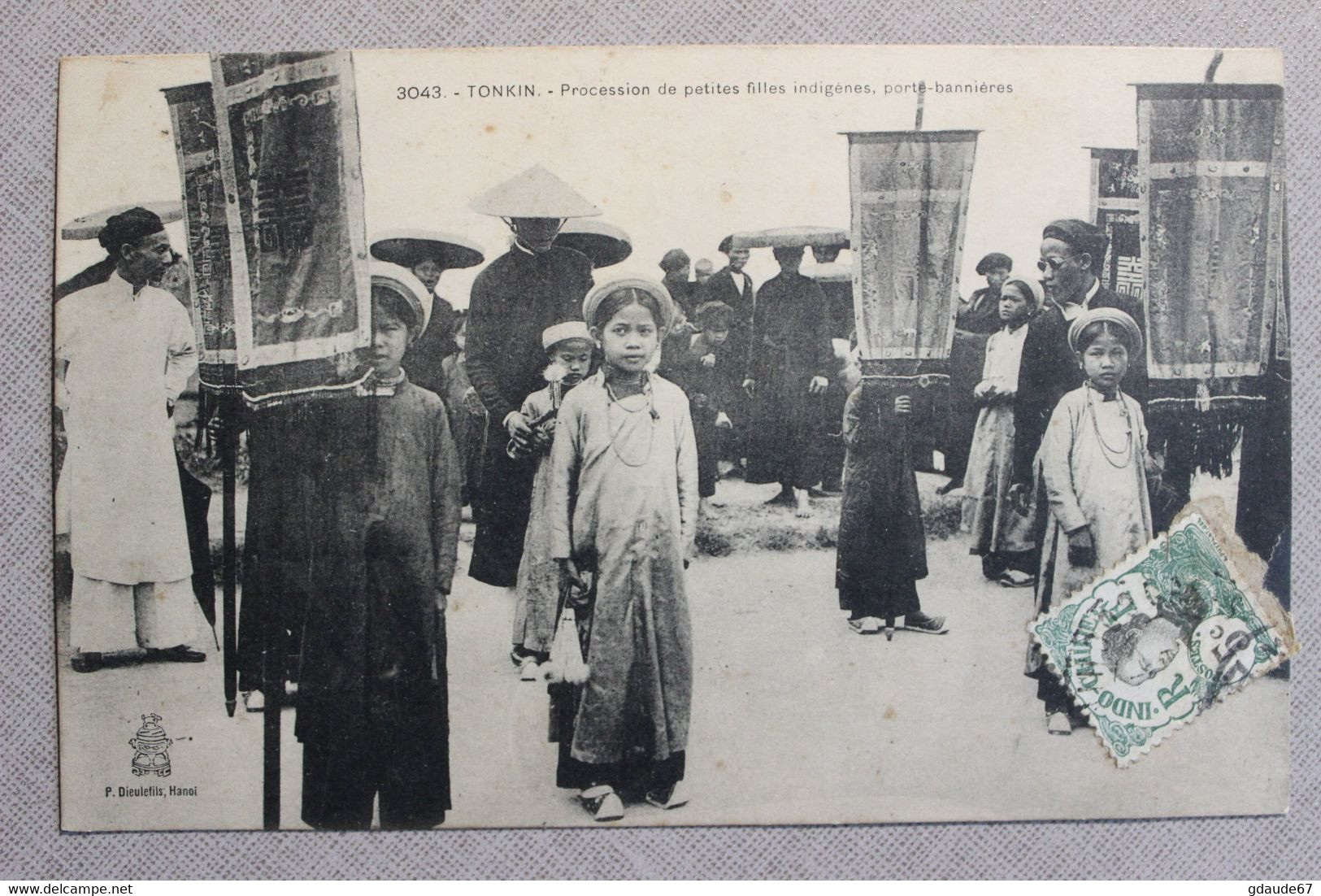 TONKIN (VIET NAM / INDOCHINE) - PROCESSION DE PETITES FILLES INDIGENES, PORTE BANNIERES - Viêt-Nam