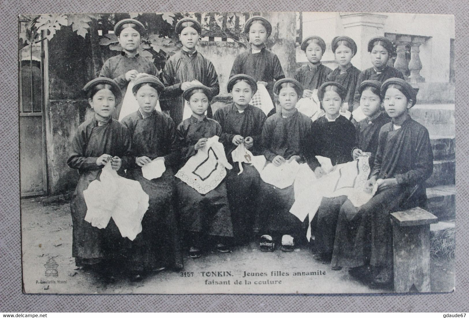 TONKIN (VIET NAM / INDOCHINE) - JEUNES FILLES ANNAMITES FAISANT DE LA COUTURE - METIER - Viêt-Nam