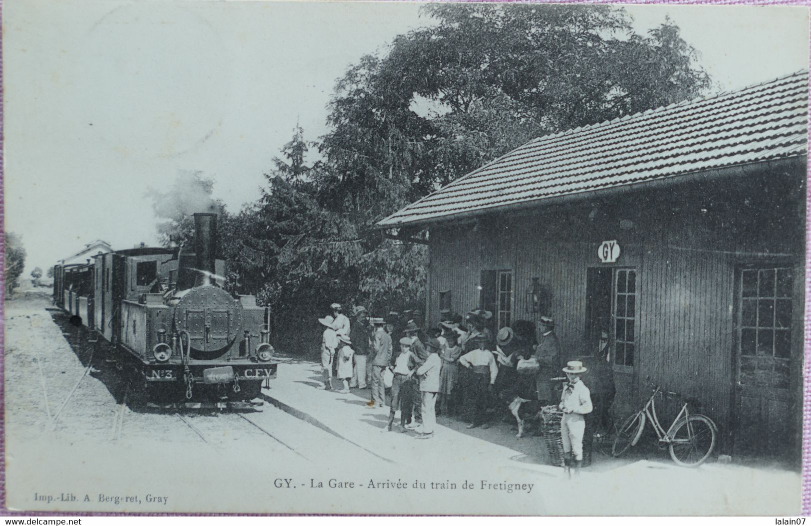 C. P. A. : 70 : GY : La Gare, Arrivée Du Train De Fretigney, Animé, Timbre En 1908, éditeur : Imp Lib A. Bergeret, Gray, - Gy