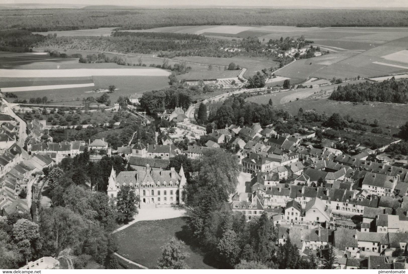 ARC EN BARROIS VUE AERIENNE LE CHATEAU UNE PARTIE DE LA VILLE - Arc En Barrois