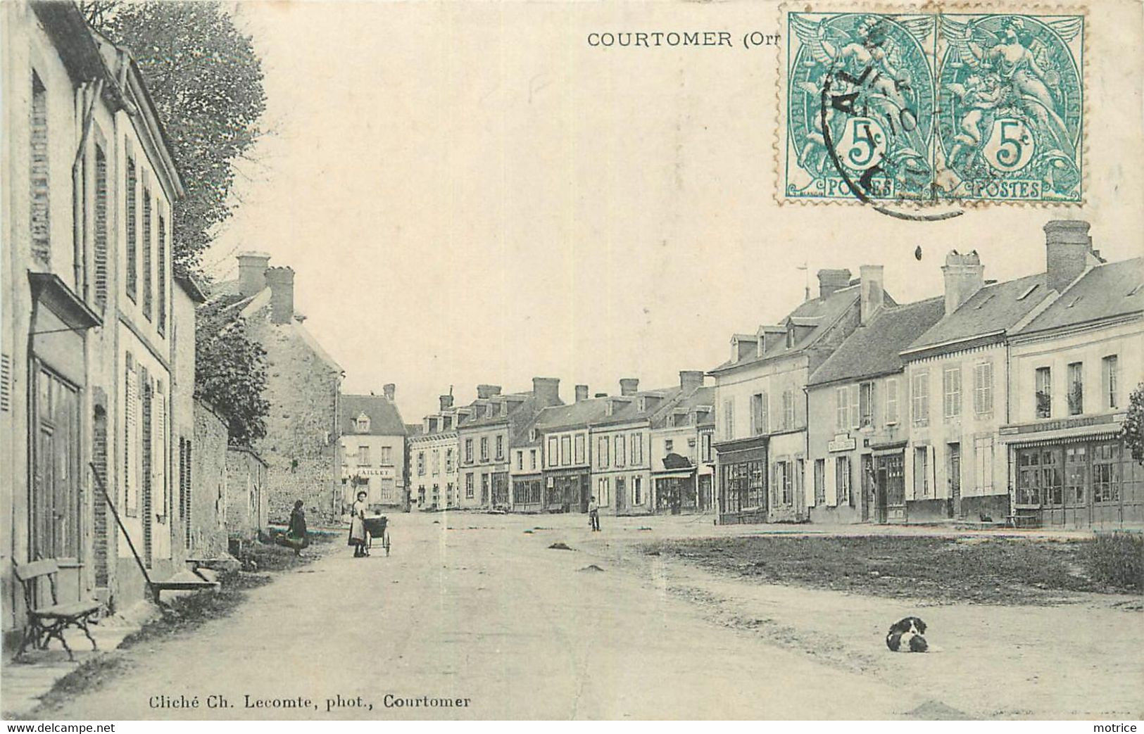 COURTOMER -  Vue Générale Place. - Courtomer