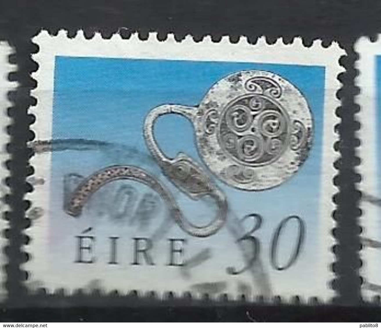 EIRE IRELAND IRLANDA 1990 1995 ART TREASURES ENAMEL LATCHET BROOCH 30p USED USATO OBLITERE' - Used Stamps