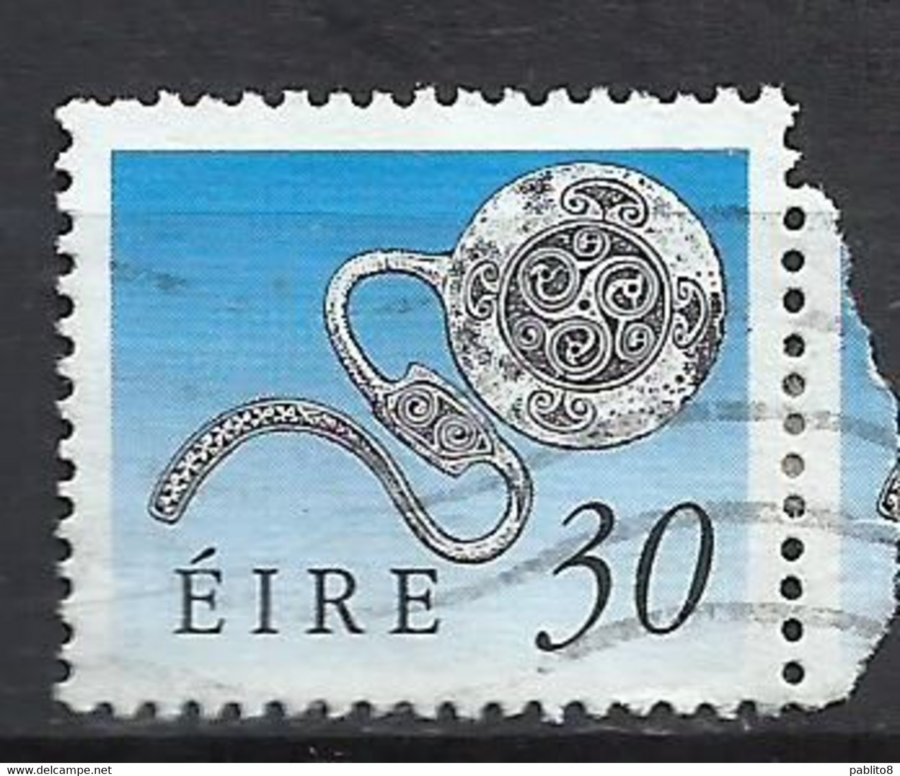 EIRE IRELAND IRLANDA 1990 1995 ART TREASURES ENAMEL LATCHET BROOCH 30p USED USATO OBLITERE' - Used Stamps