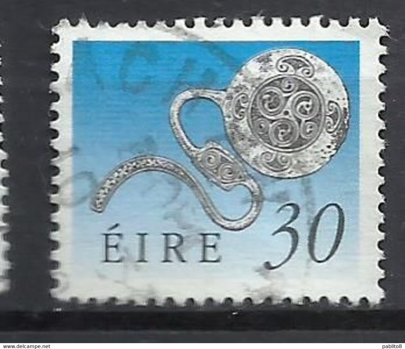 EIRE IRELAND IRLANDA 1990 1995 ART TREASURES ENAMEL LATCHET BROOCH 30p USED USATO OBLITERE' - Used Stamps