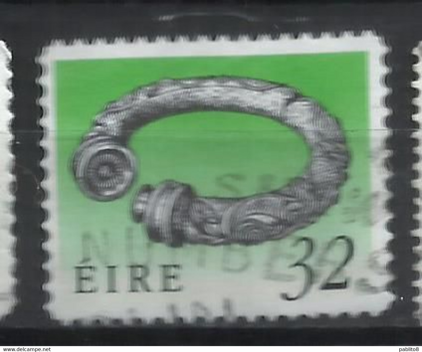 EIRE IRELAND IRLANDA 1990 1995 ART TREASURES SIZE 27x21 BROIGHTER COLLAR 32p USED USATO OBLITERE' - Used Stamps