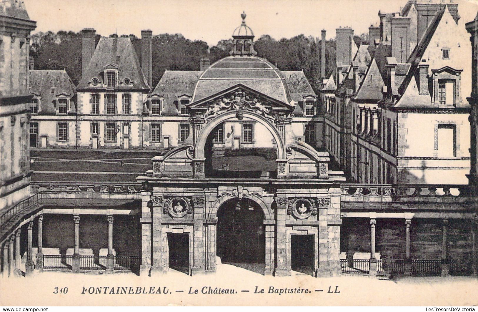 CPA - France - 77 - Fontainebleau - Le Château - Le Baptistère - LL - Fontainebleau