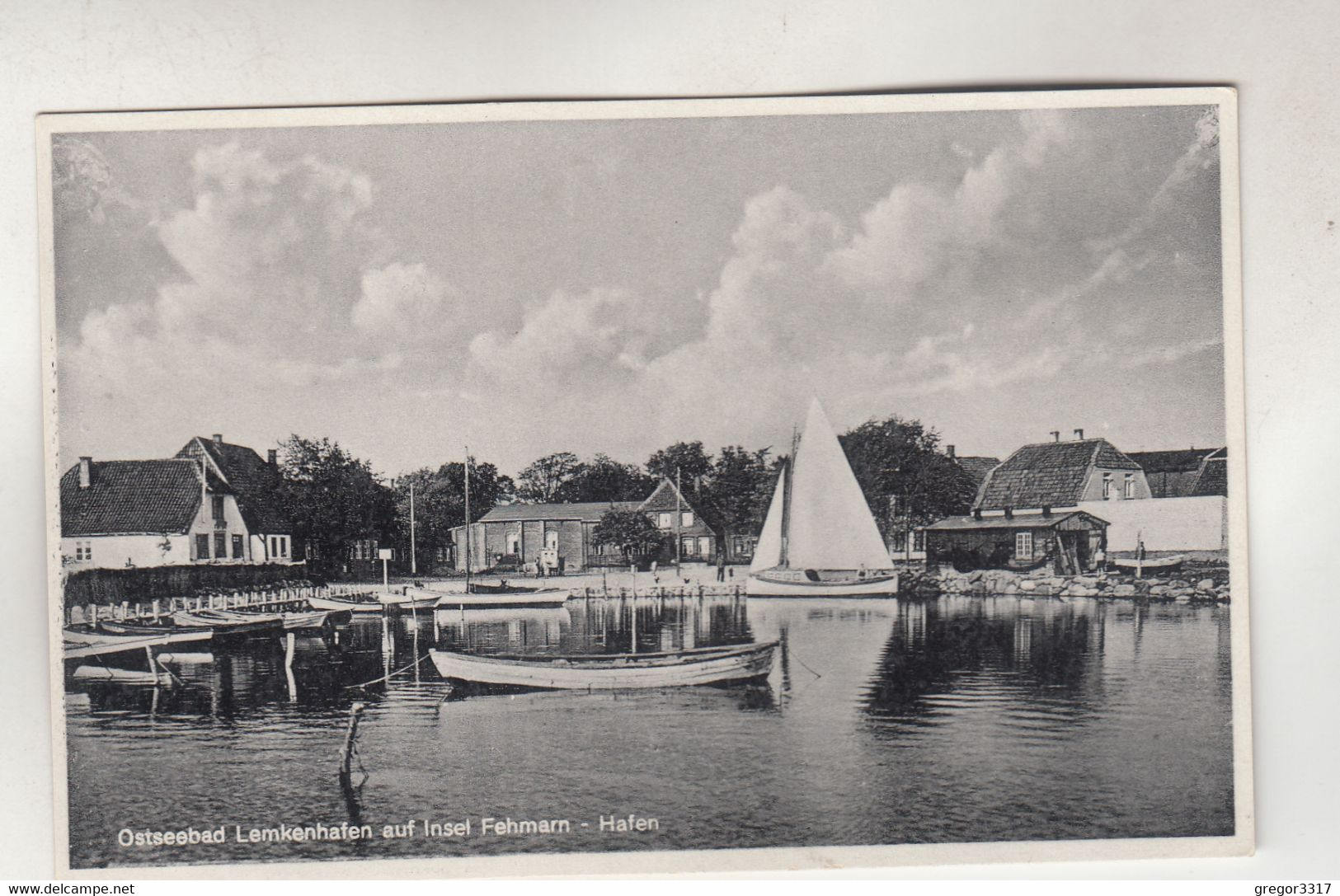 C2060) Ostseebad LEMKENHAFEN Auf Insel FEHMARN - HAFEN Mit Segelboot U. Häusern ALT - Fehmarn