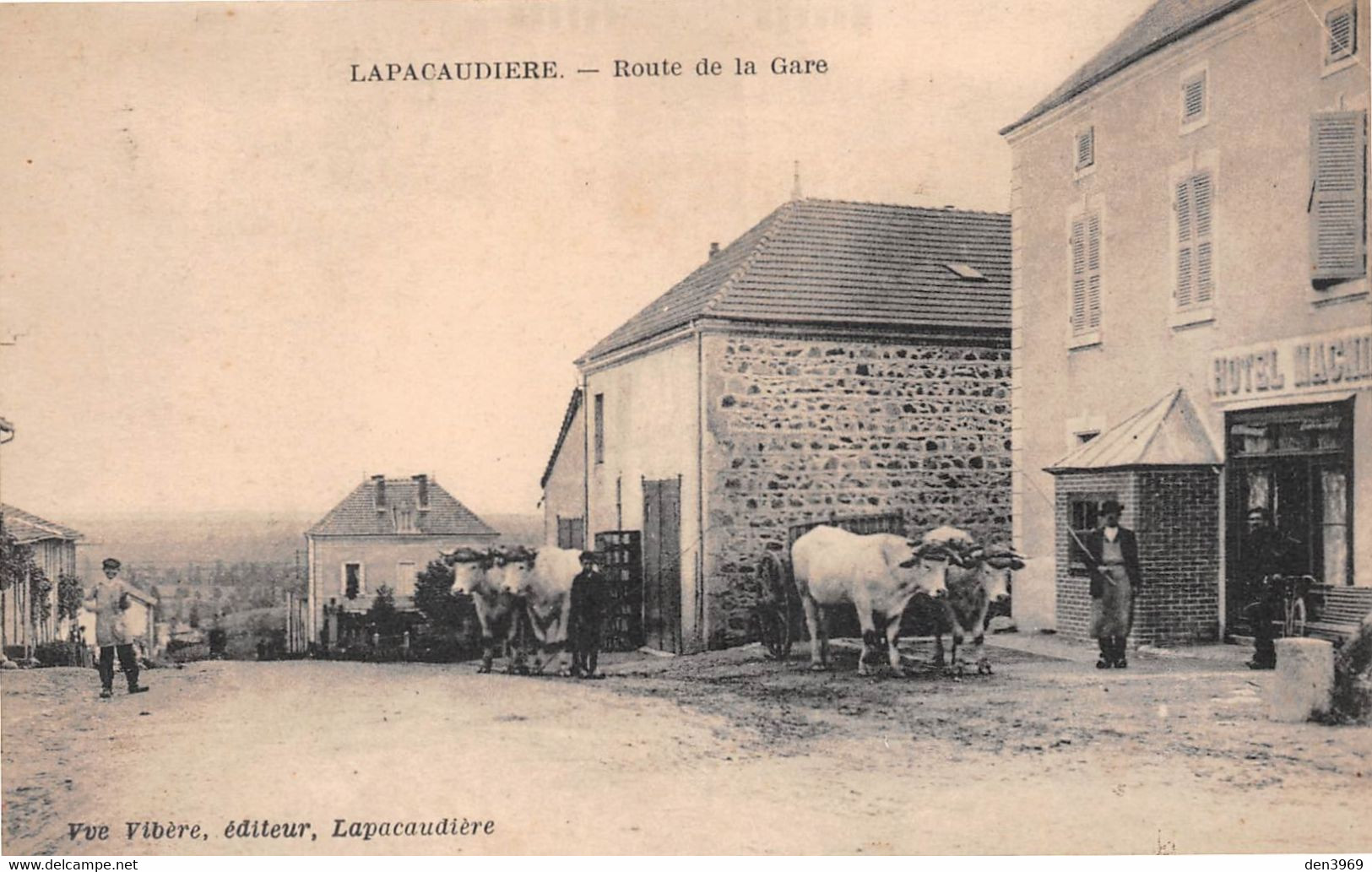 La PACAUDIERE (Loire) - Route De La Gare - Attelages De Boeufs, Hôtel Macn?? - La Pacaudiere