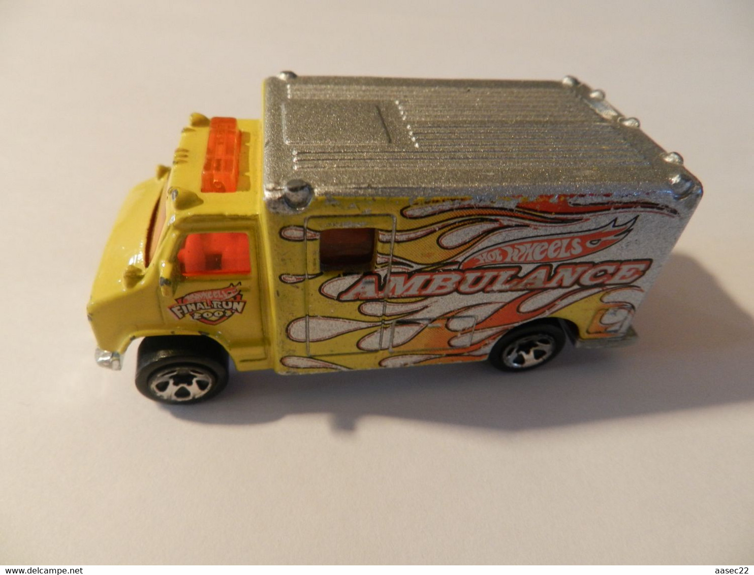 Hotwheels     Ambulance     /    2003   ***   2108   *** - HotWheels