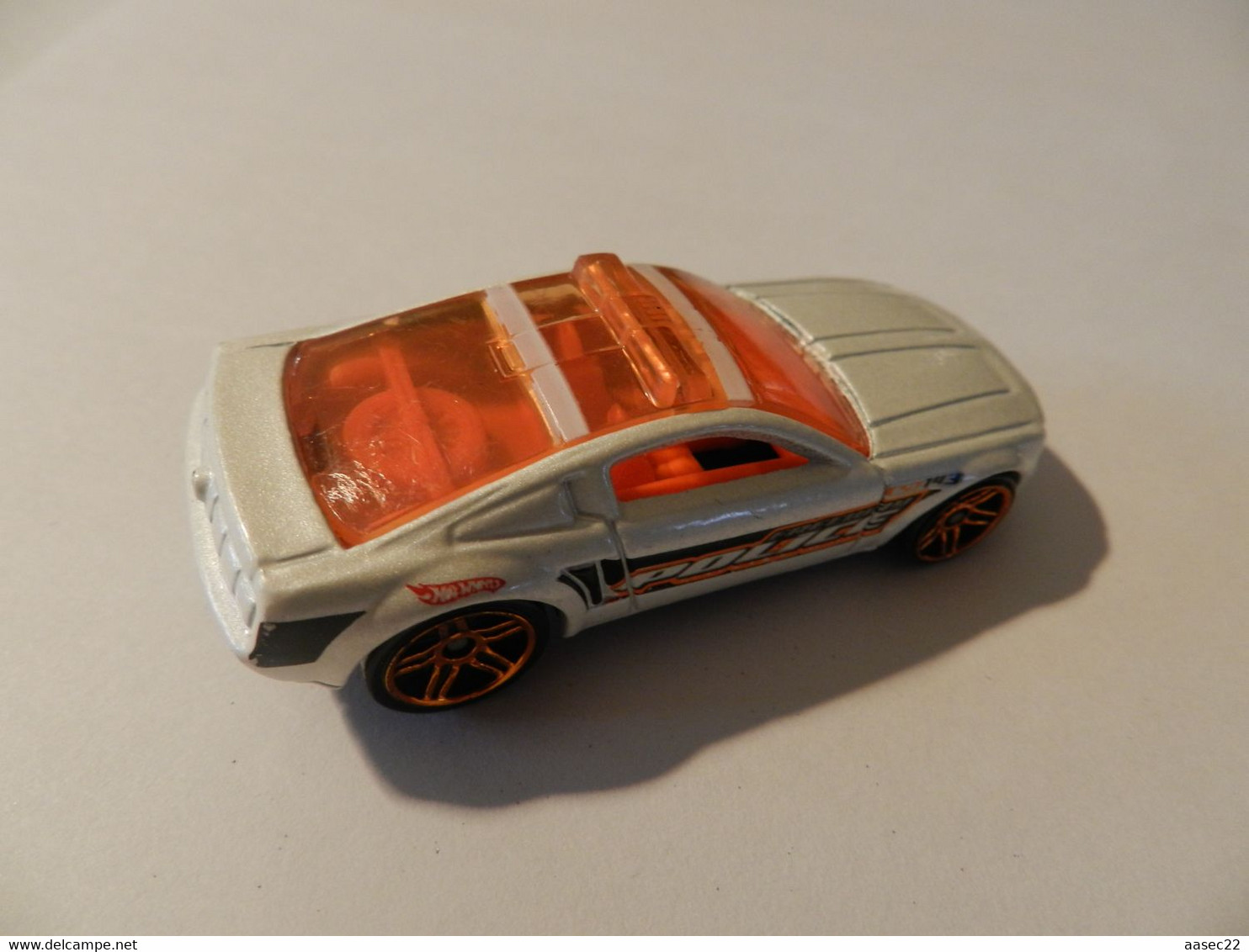 Hotwheels     Mustang GT Concept     /    2003   ***   2119   *** - HotWheels