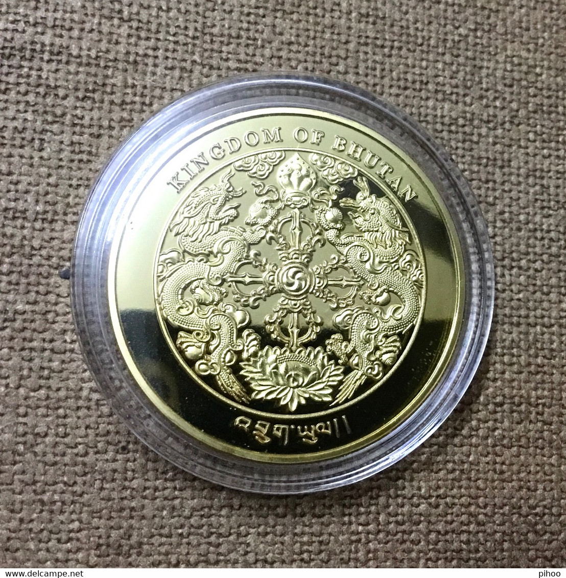 Bhutan 2008 Golden Coin In Capsule 100Nu Currency / Coronation Of King Jigme Khesar Namgyel Wangchuk - Butan