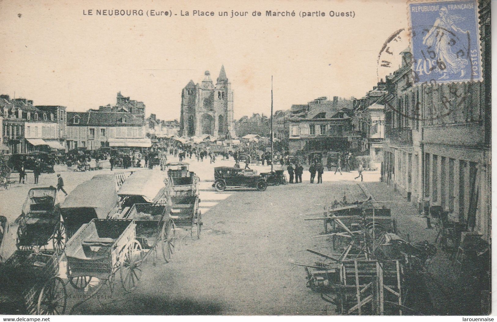 27 - LE NEUBOURG - La Place Un Jour De Marché (partie Ouest) - Le Neubourg